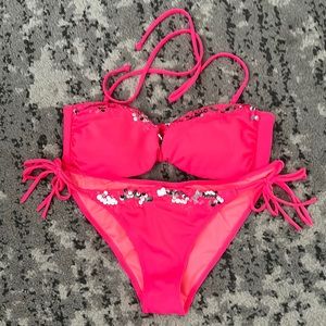 Victoria’s Secret swimsuit 👙